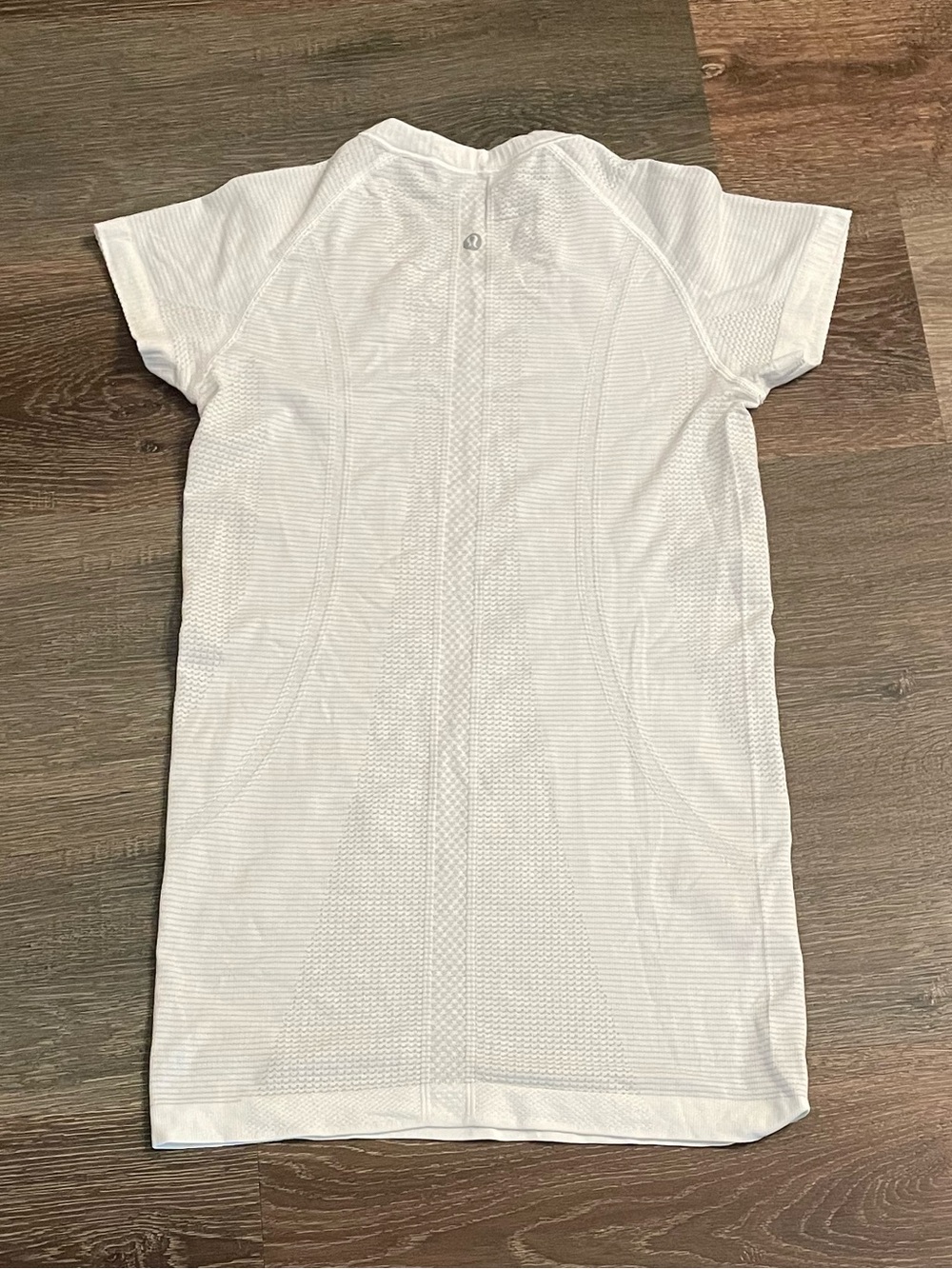 lululemon Swiftly Tech Short Sleeve Size 4 - Picture 2 of 4